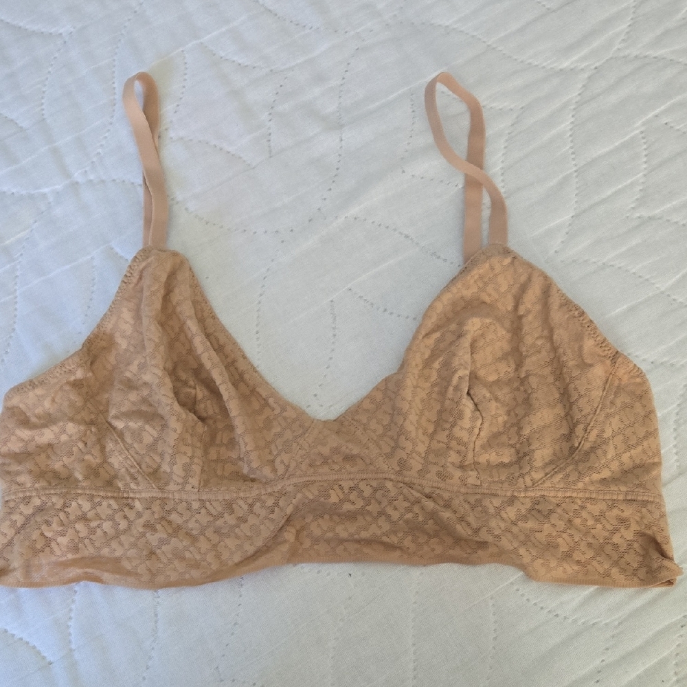 SKIMS Peach-Tone Lace Bralette